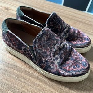 Lucky Brand Velvet Tapestry Slip on Sneakers